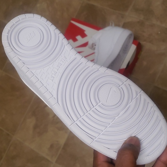 Boys tennis shoes - Picture 7 of 12